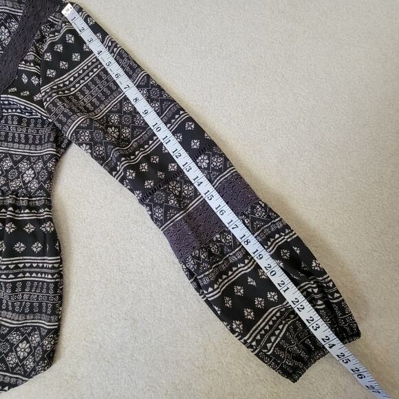 Hint Of Mint Sz L Peasant Boho Long Sleeve Pullover Top Crochet Lace Tassled - Picture 10 of 14